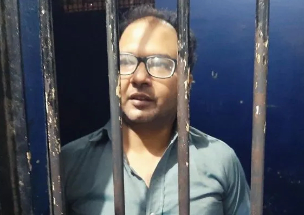 Journalist Bilal Farooqi detained under cyber crime law in Pakistan for defamatory posts